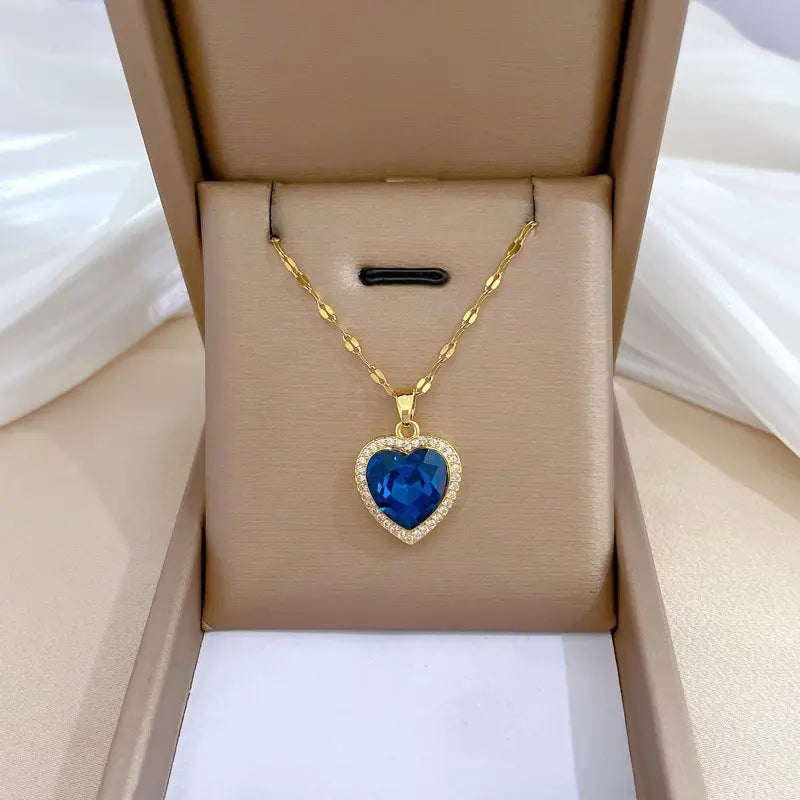 Collar de Corazón de Zafiro Dorado