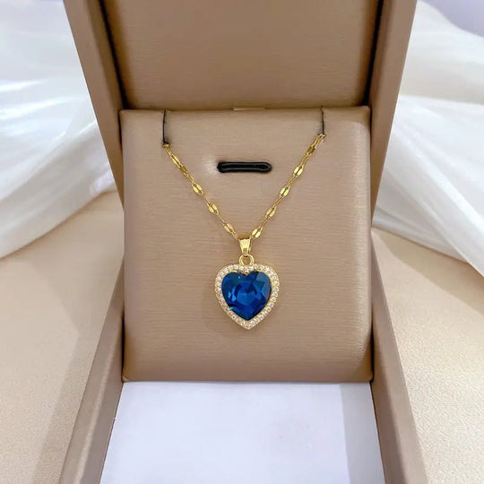 Collar de Corazón de Zafiro Dorado