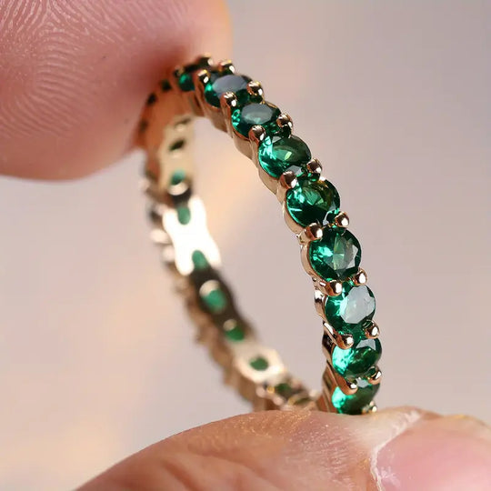 Anillo de Eternidad de Esmeralda Dorada