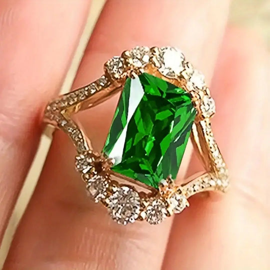 Anillo Halo de Esmeralda Dorada