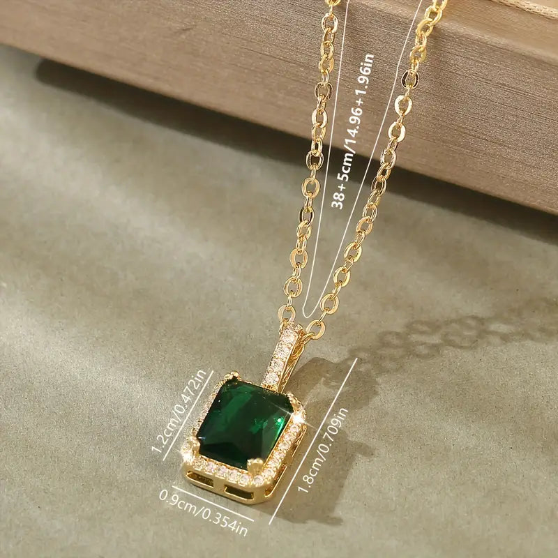 Collar Rectangular Halo de Esmeralda Dorada