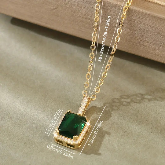 Collar Rectangular Halo de Esmeralda Dorada
