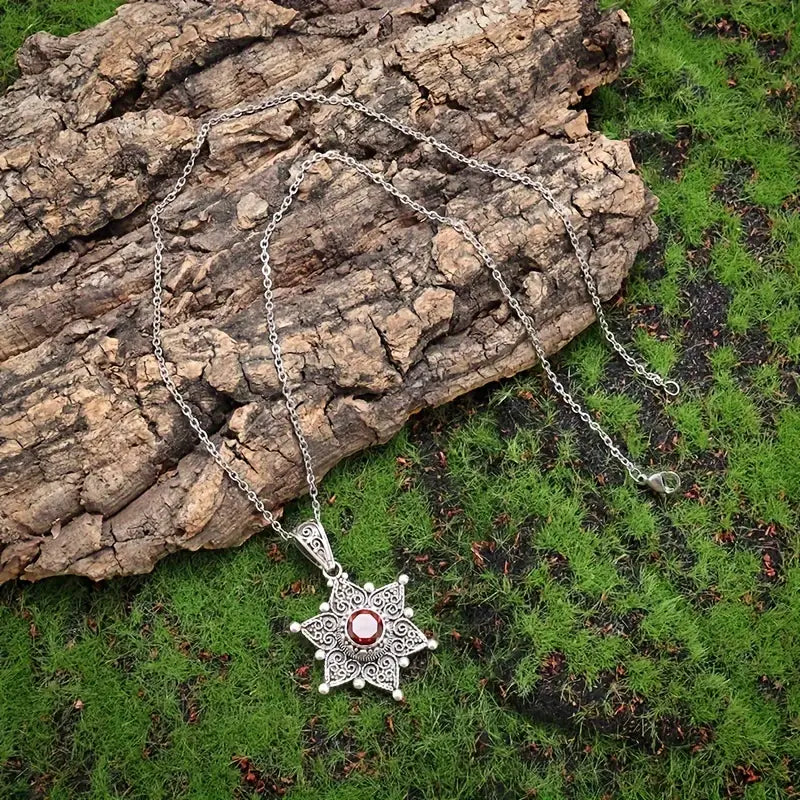 Collar Colgante de Estrella de Rubí Plateado
