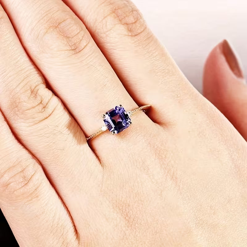 Anillo Solitario de Oro y Amatista