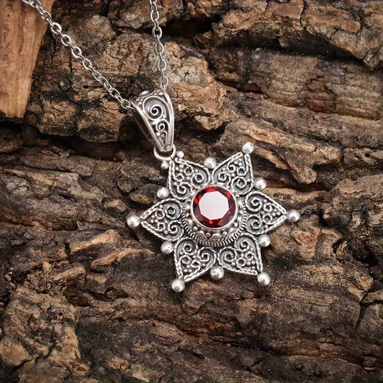Collar Colgante de Estrella de Rubí Plateado