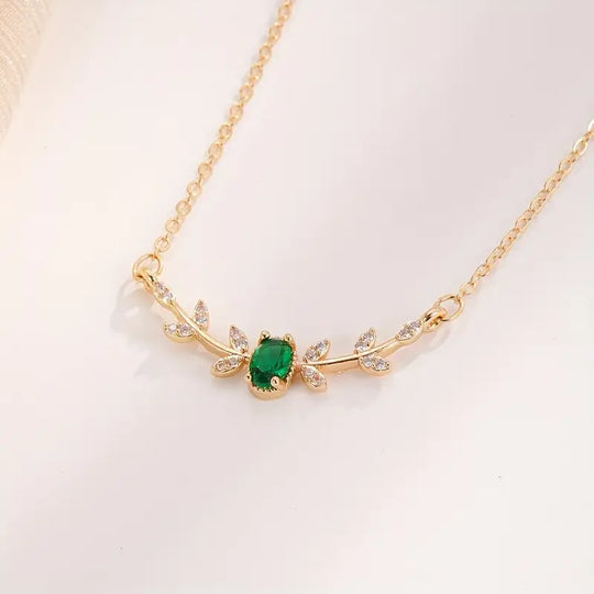 Collar Minimalista de Oro y Esmeralda