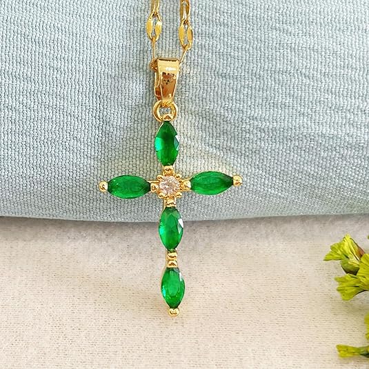 Collar Cruz Marquise de Esmeralda Dorada