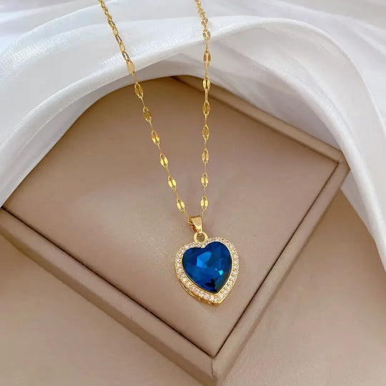 Collar de Corazón de Zafiro Dorado