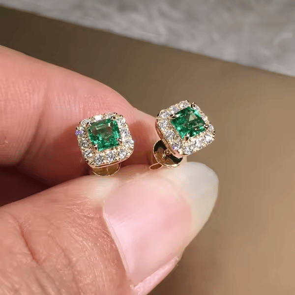 Pendientes de Stud Halo Cuadrados de Esmeralda Dorada