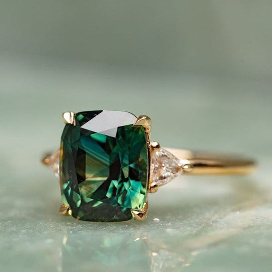 Anillo Solitario de Esmeralda Dorada