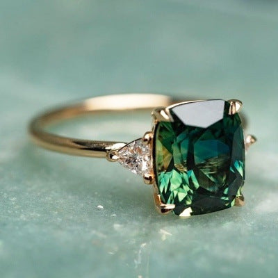 Anillo Solitario de Esmeralda Dorada