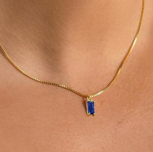 Collar Minimalista de Zafiro Dorado
