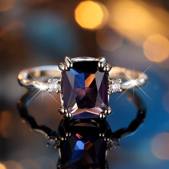 Anillo de Plata con Corte Esmeralda de Amatista
