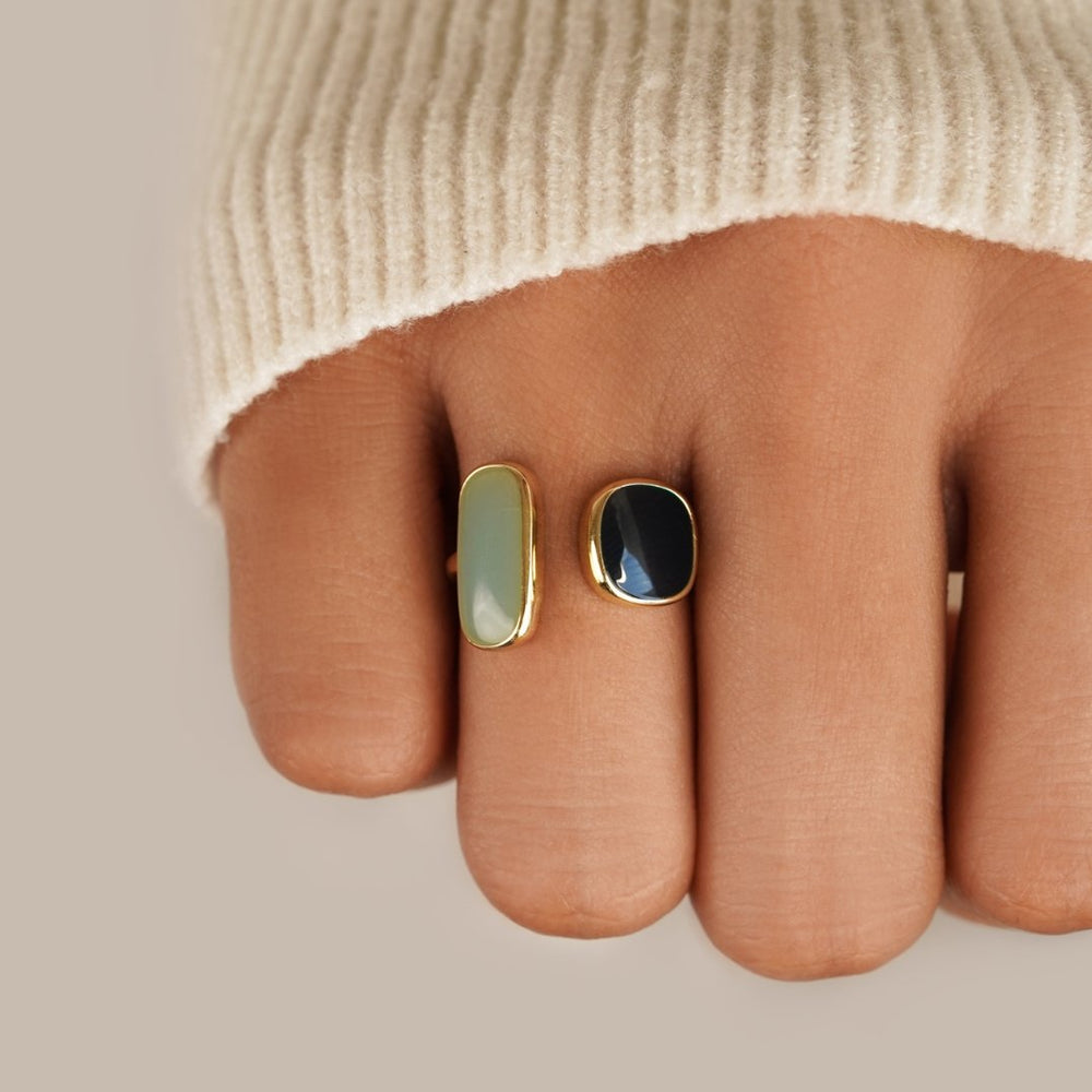 Anillo Abierto de Doble Piedra Dorada