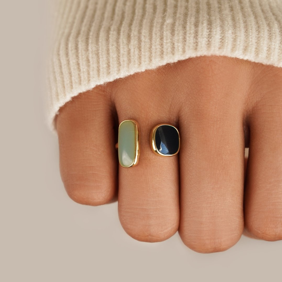 Anillo Abierto de Doble Piedra Dorada