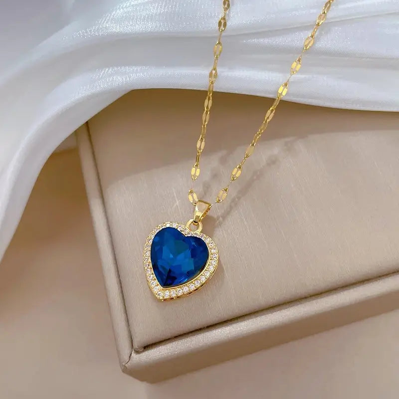 Collar de Corazón de Zafiro Dorado