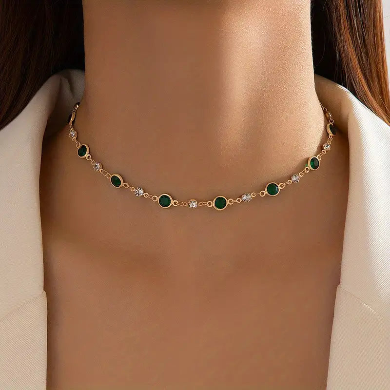 Collar de Estación de Esmeralda Dorada