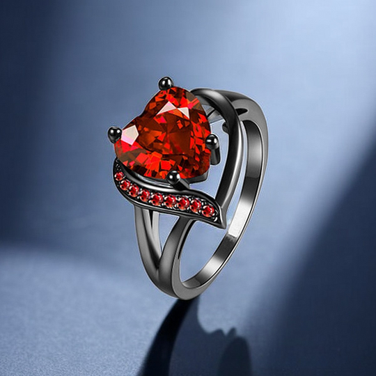 Anillo de Corazón de Rubí Plateado