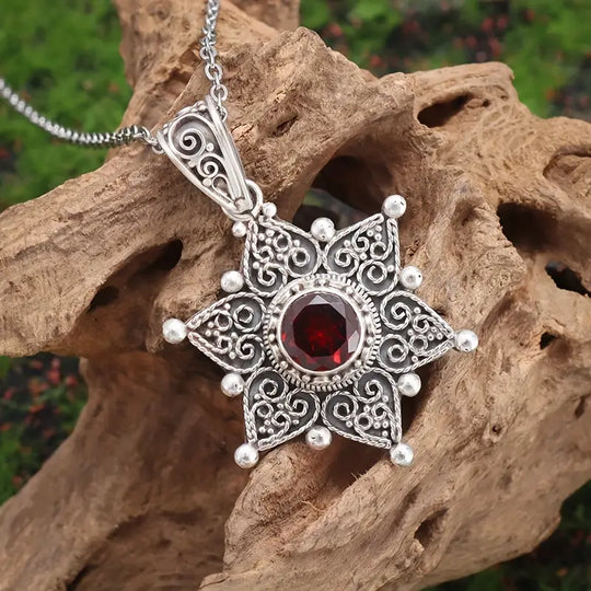 Collar Colgante de Estrella de Rubí Plateado