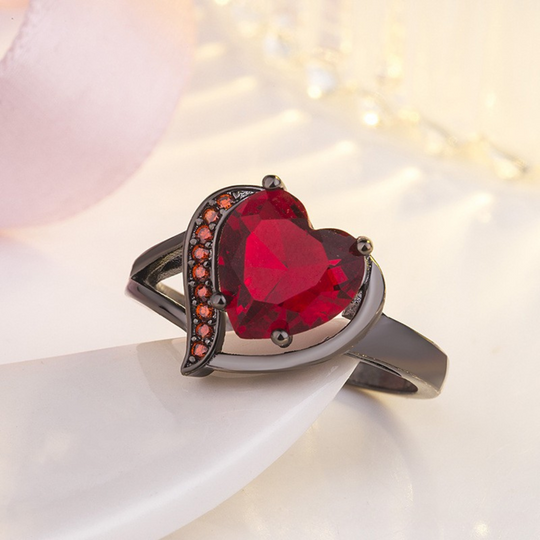 Anillo de Corazón de Rubí Plateado
