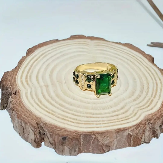 Anillo Geométrico de Oro y Esmeralda
