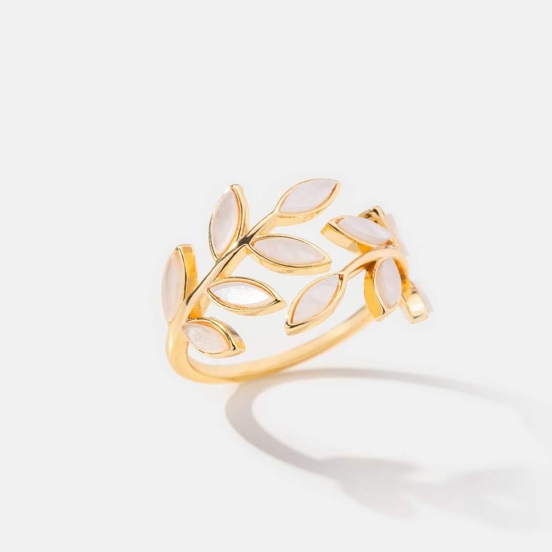 Anillo con Motivo de Hoja de Oro