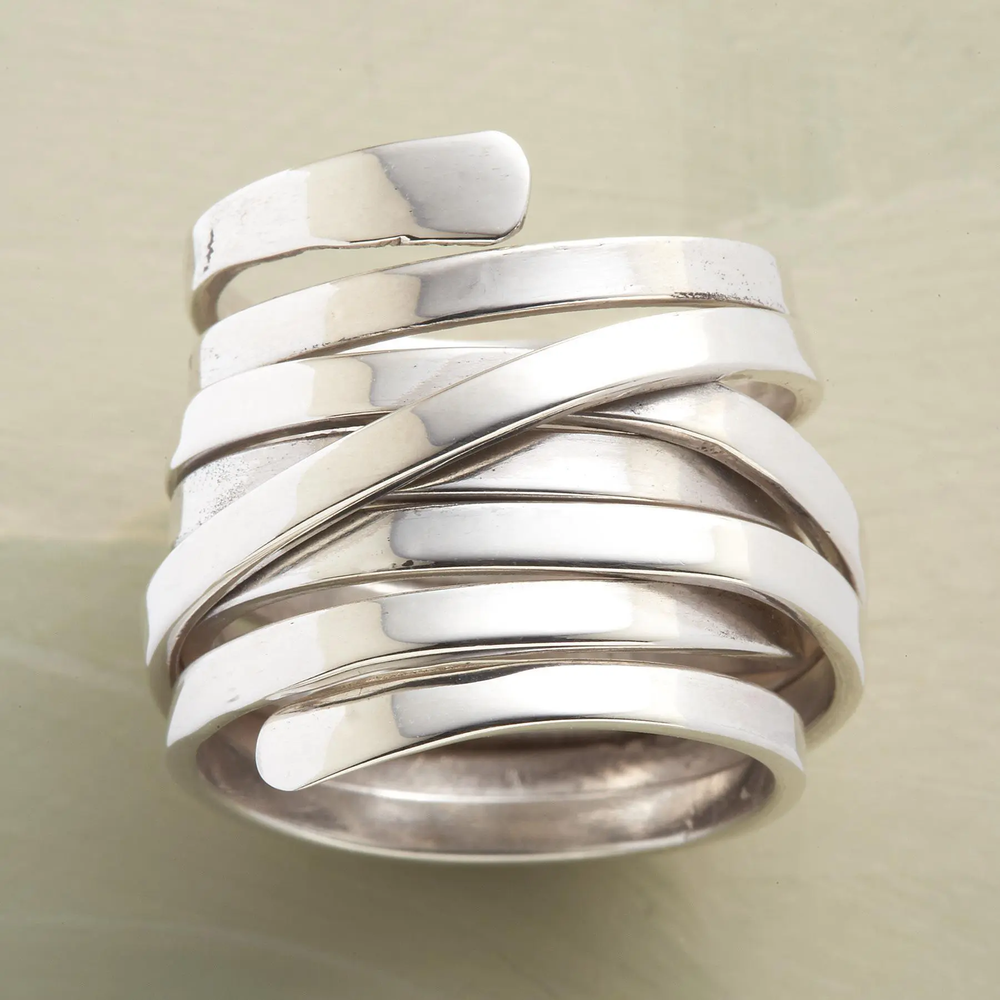 Anillo Envolvente de Múltiples Bandas en Plata