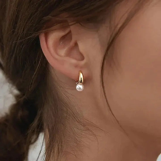 Pendientes de aro con perlas doradas