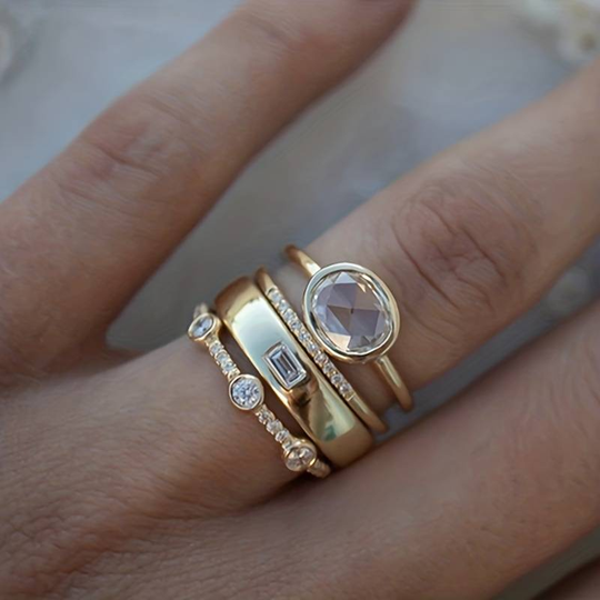Conjunto de Anillos con Bisel Apilado en Oro