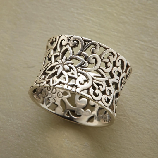 Anillo de Filigrana Ornamental Plateado