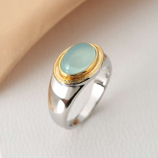Anillo de Cabujón con Bisel de Plata y Oro
