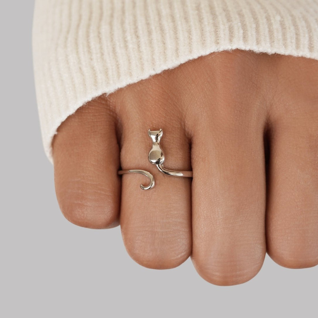 Anillo con Motivo de Gato Plateado