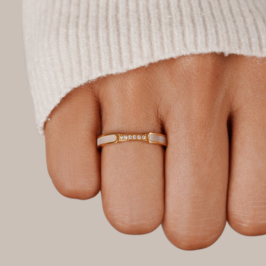 Anillo de Banda con Incrustación de Oro