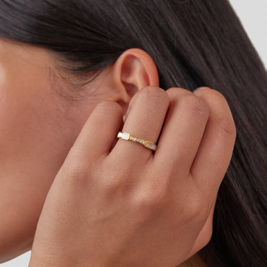 Anillo de Banda con Incrustación de Oro