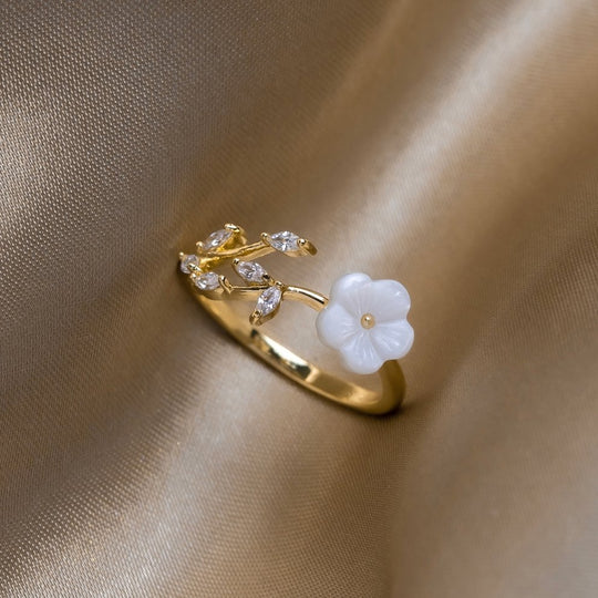 Anillo Abierto de Oro con Flores y Hojas